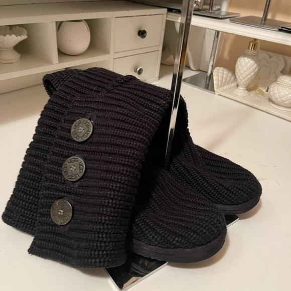 Uggs knitted boots soft and easy to put it on - Picture 3 of 15